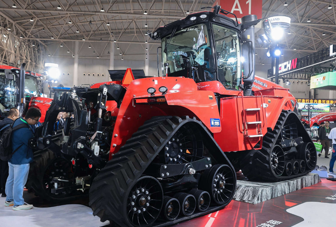 2025年1-10：我国大、中、小型拖拉机累计产量较去年均下滑